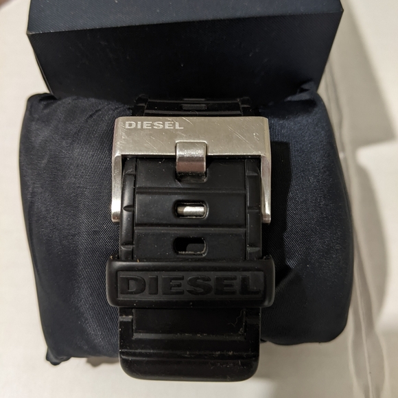 Diesel "Only the Brave" silicone watch. Black - Picture 3 of 4